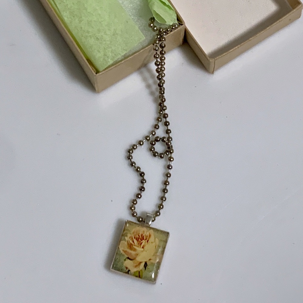 NIB RECYCLED  artisan scrabble necklace - rose - T